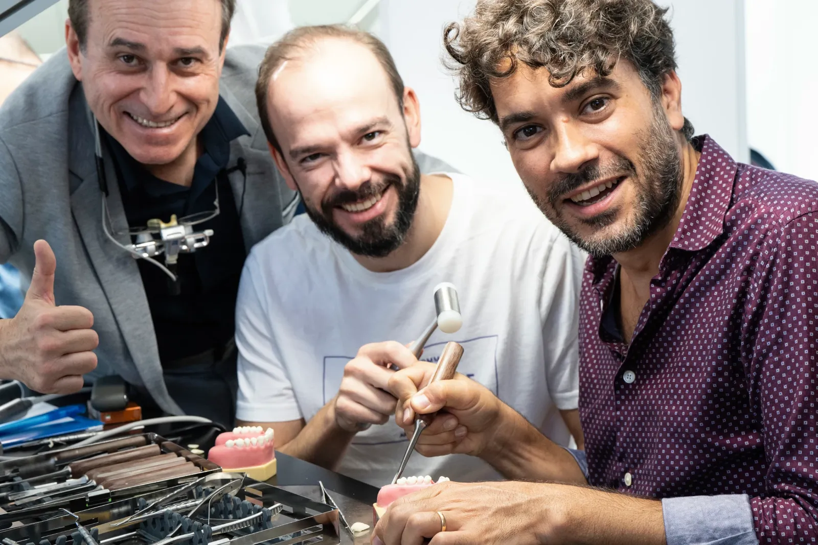 Il Dr. da Rosa con i partecipanti durante la sessione pratica